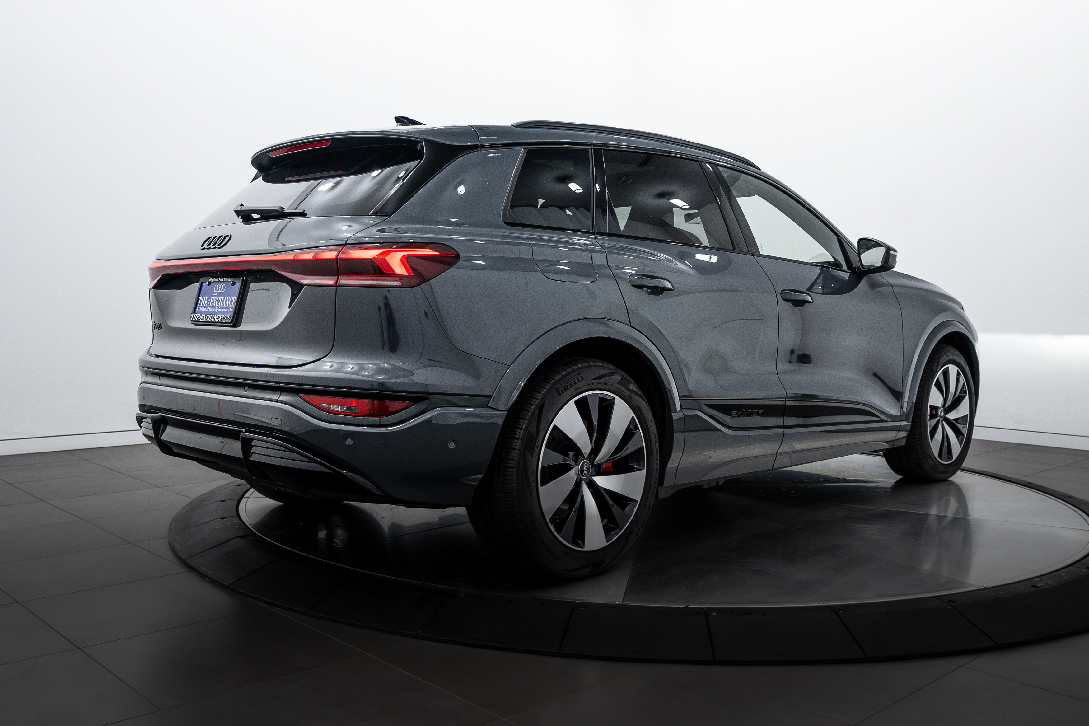 2025 Audi SQ6 photo 4