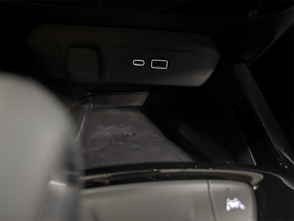2025 Chevrolet Trax LT photo 12