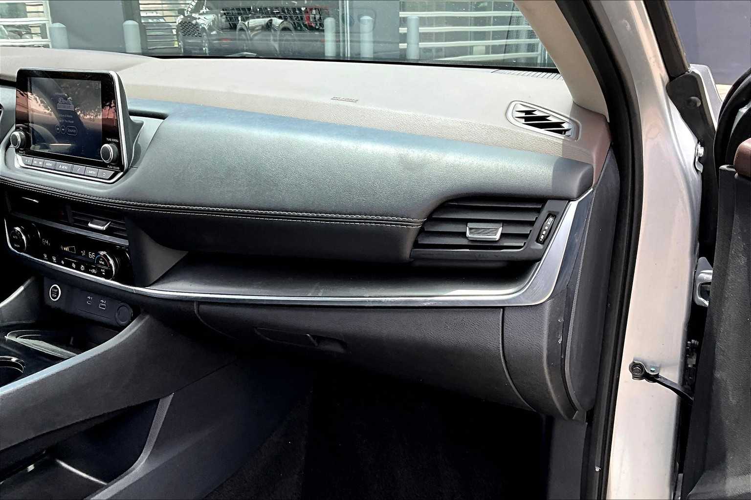 2023 Nissan Rogue SV photo 16