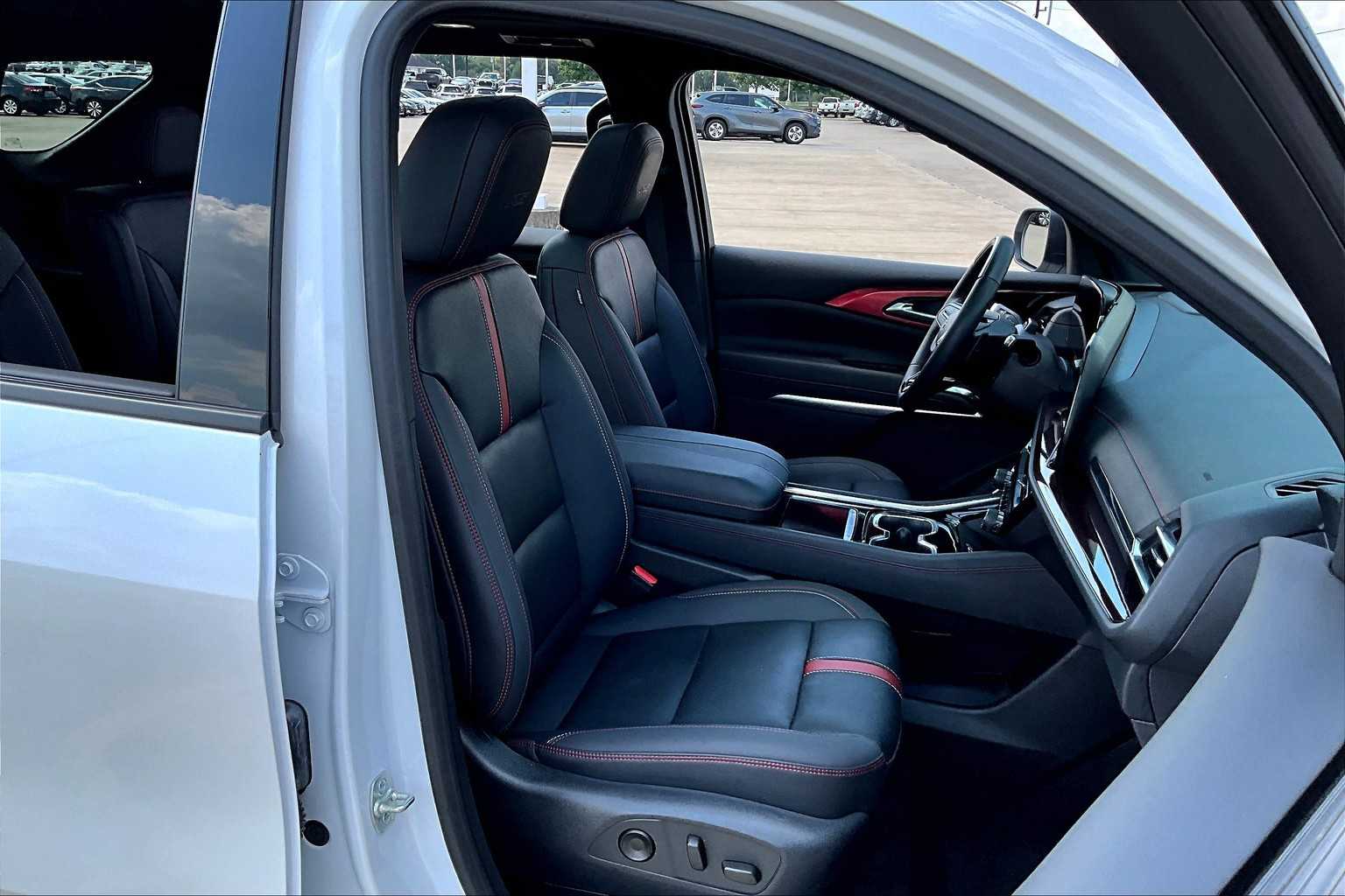 2024 Chevrolet Traverse RS photo 8