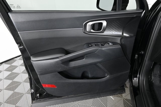 2023 Kia Sorento LX photo 16