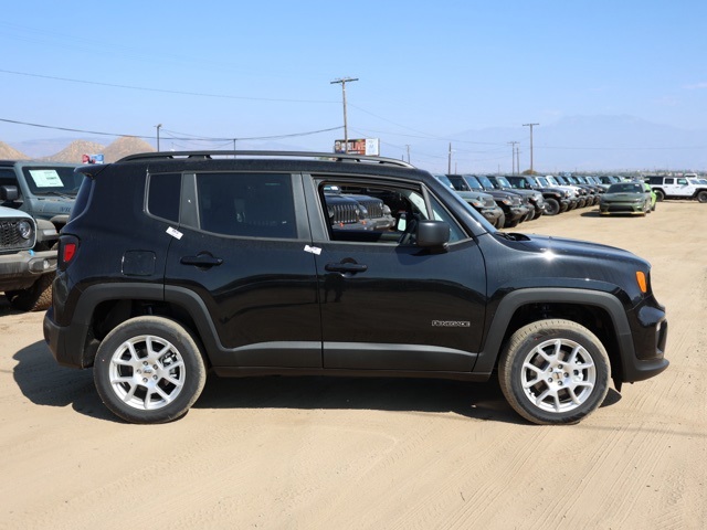 2023 Jeep Renegade Latitude photo 3