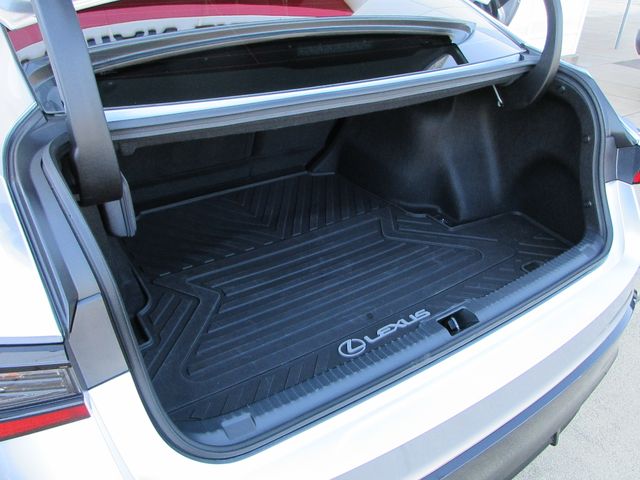 2024 Lexus IS 300 photo 17
