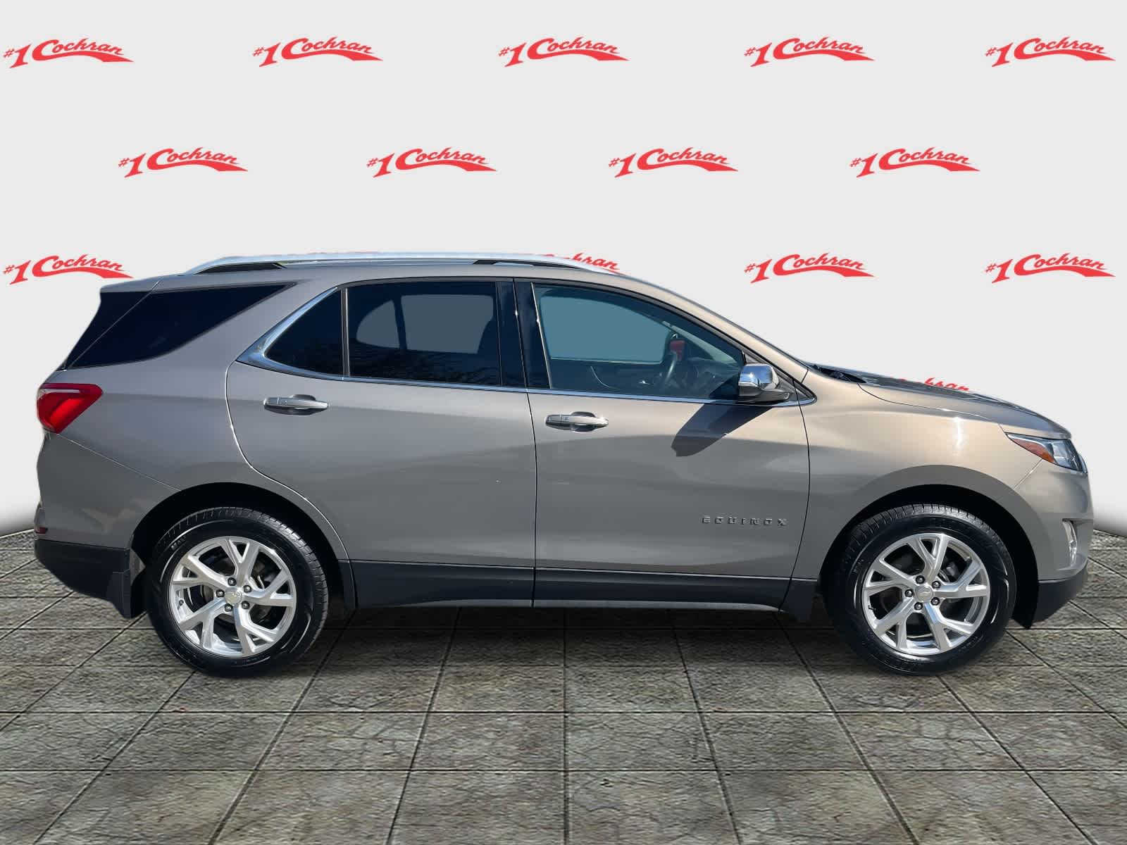 2018 Chevrolet Equinox Premier photo 2
