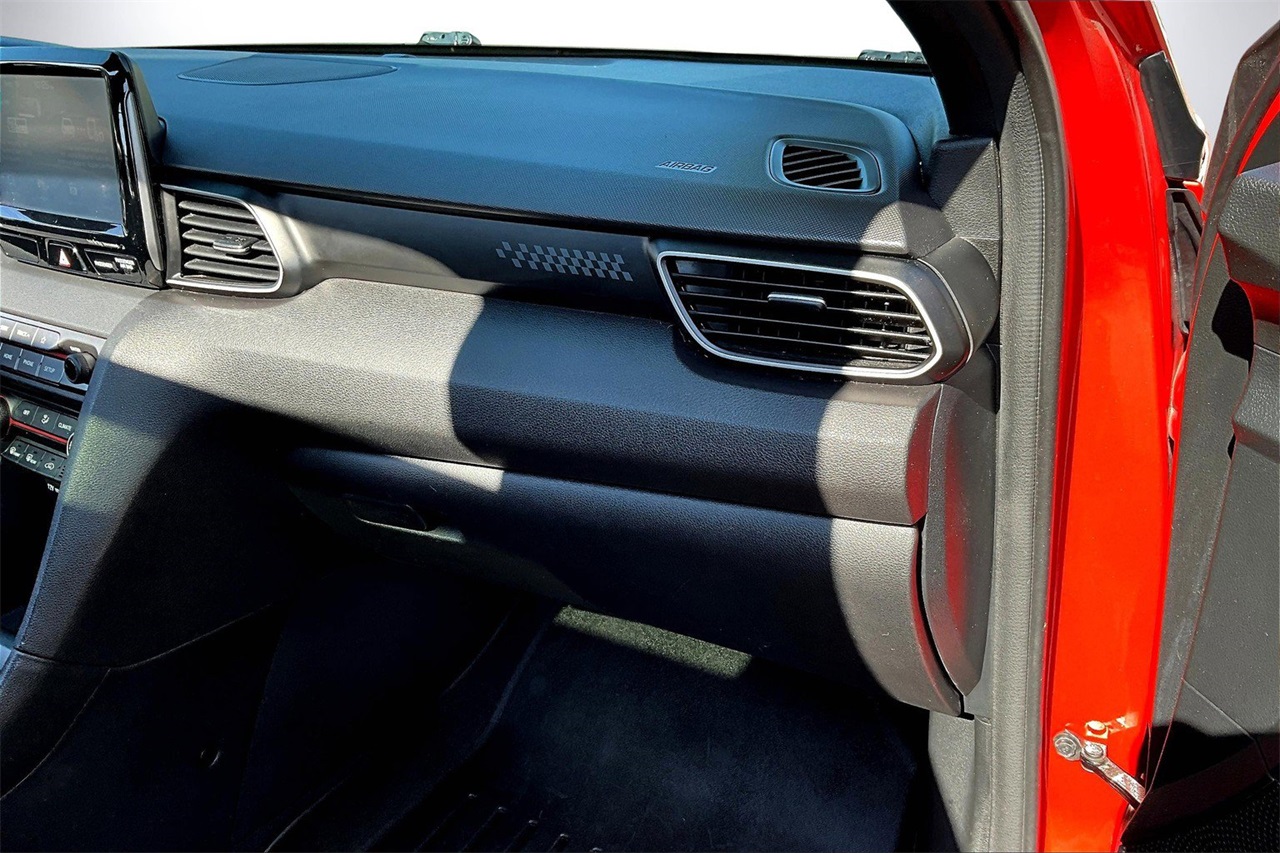 2019 Hyundai Veloster 2.0L Premium photo 18