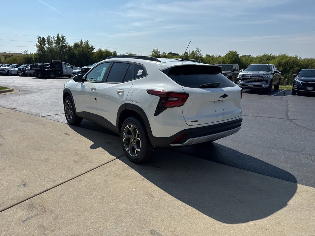 2026 Chevrolet Trax LT photo 4