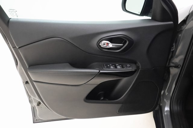 2023 Jeep Cherokee Altitude Lux photo 5