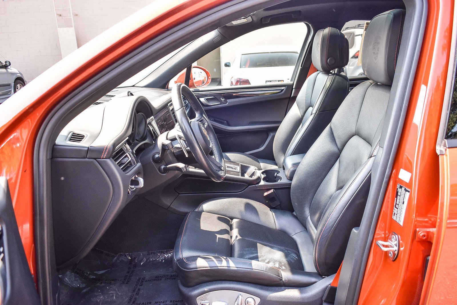 2022 Porsche Macan Base photo 16