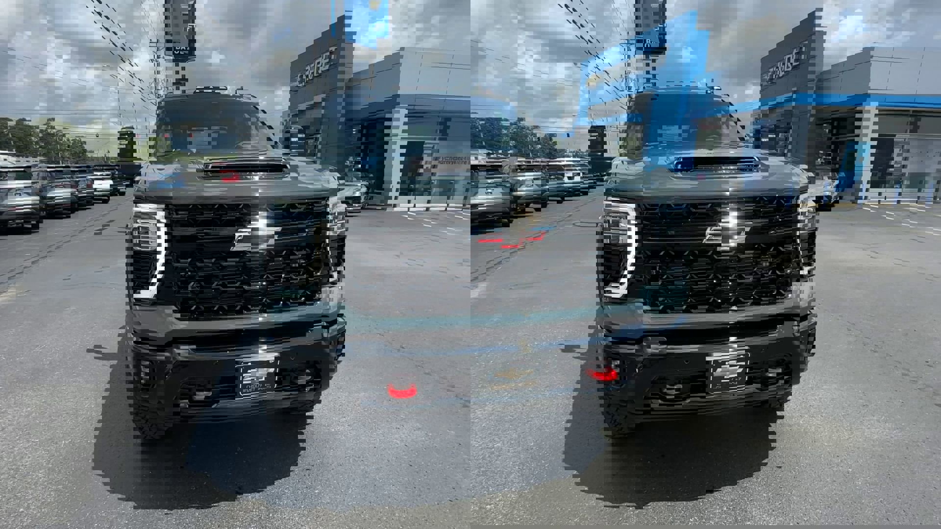 2025 Chevrolet Silverado 2500HD ZR2 photo 2