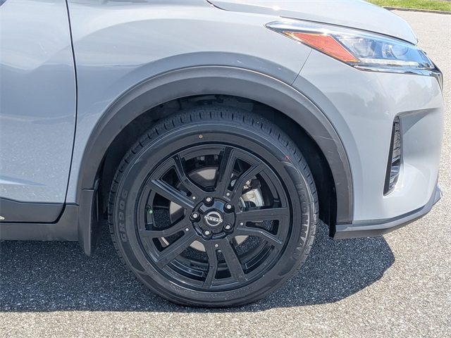 2022 Nissan Kicks SR photo 10