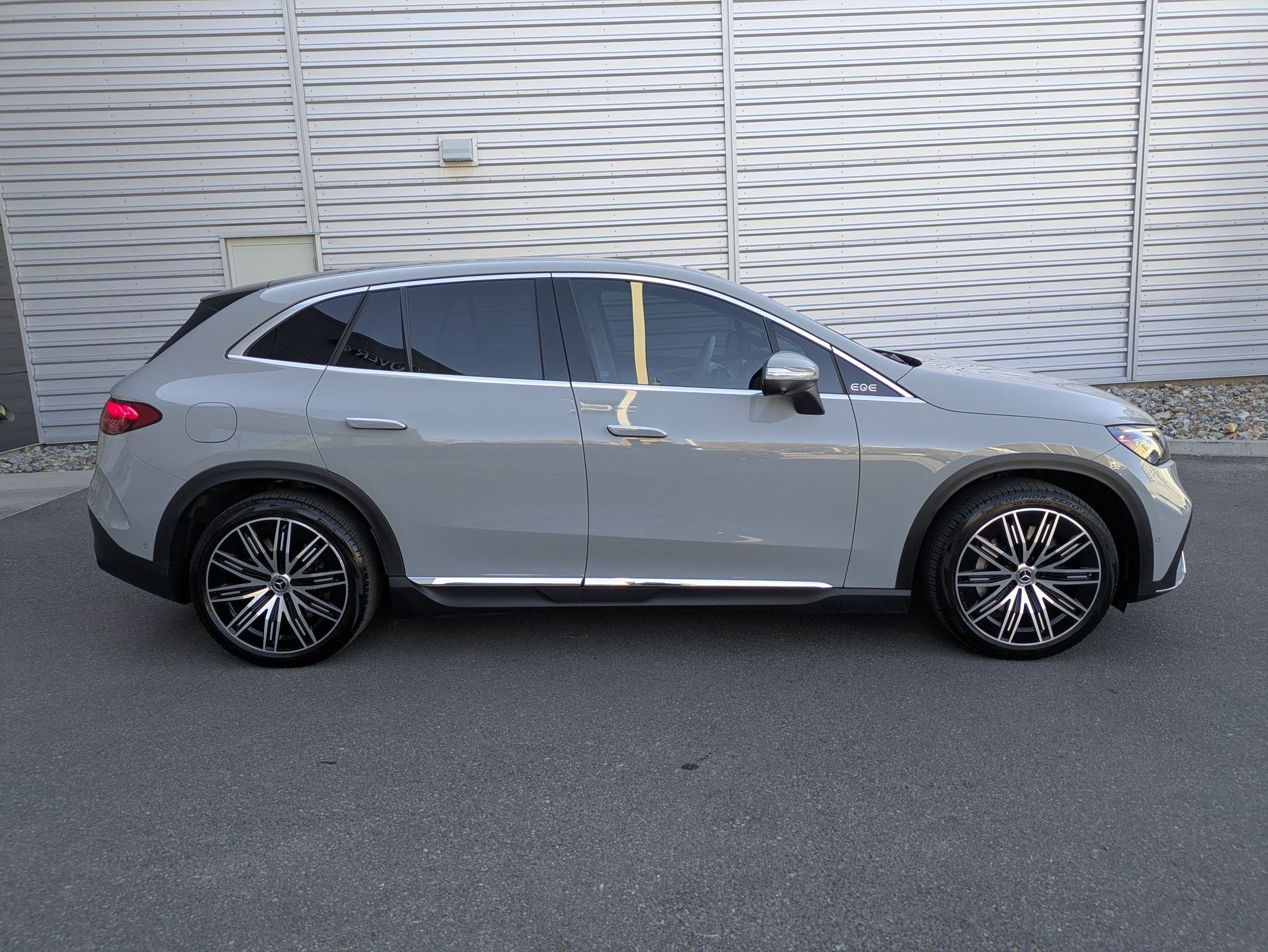 2023 Mercedes Benz EQE SUV 500 4MATIC photo 2