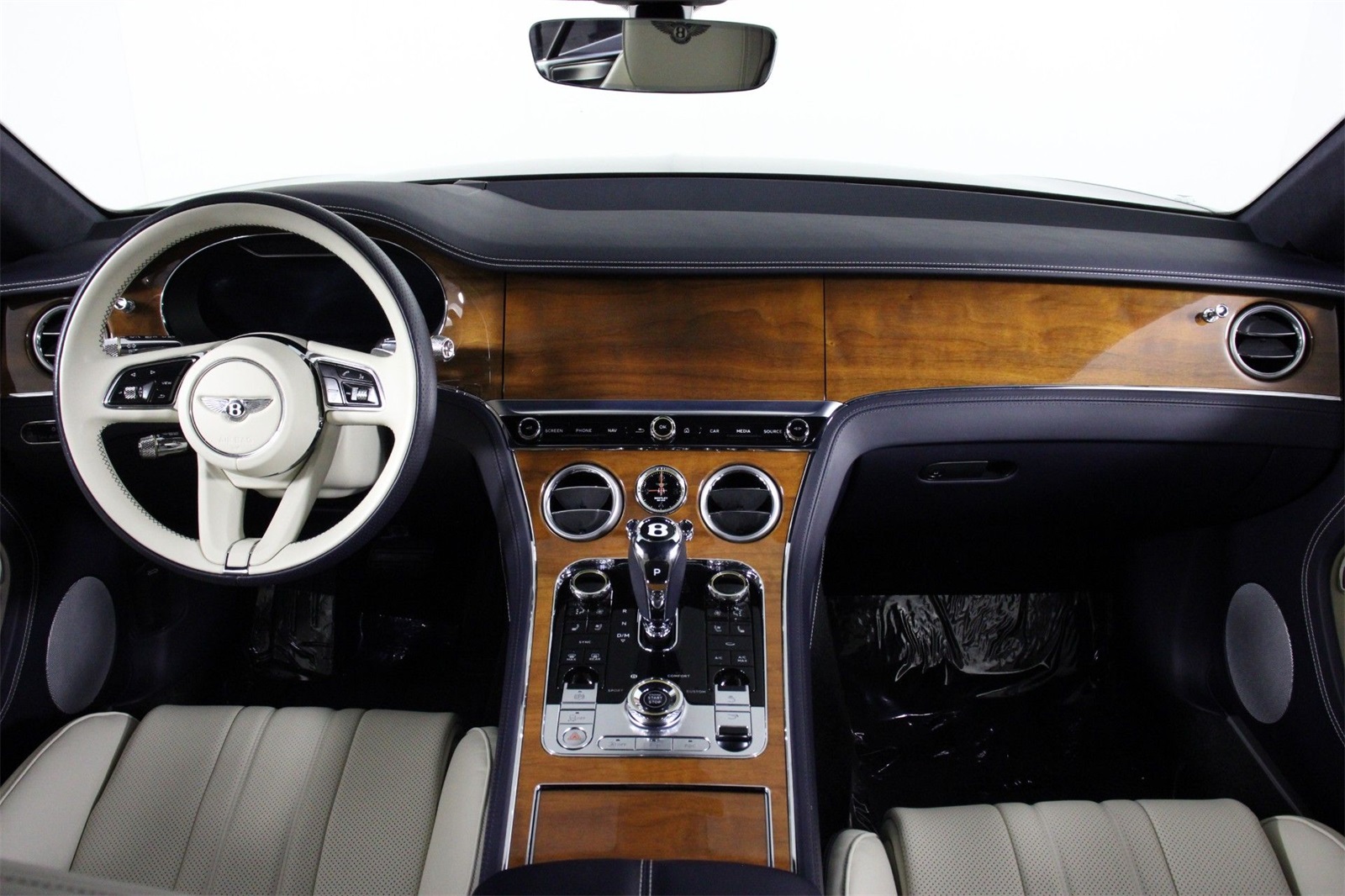 2024 Bentley Continental GT V8 photo 3