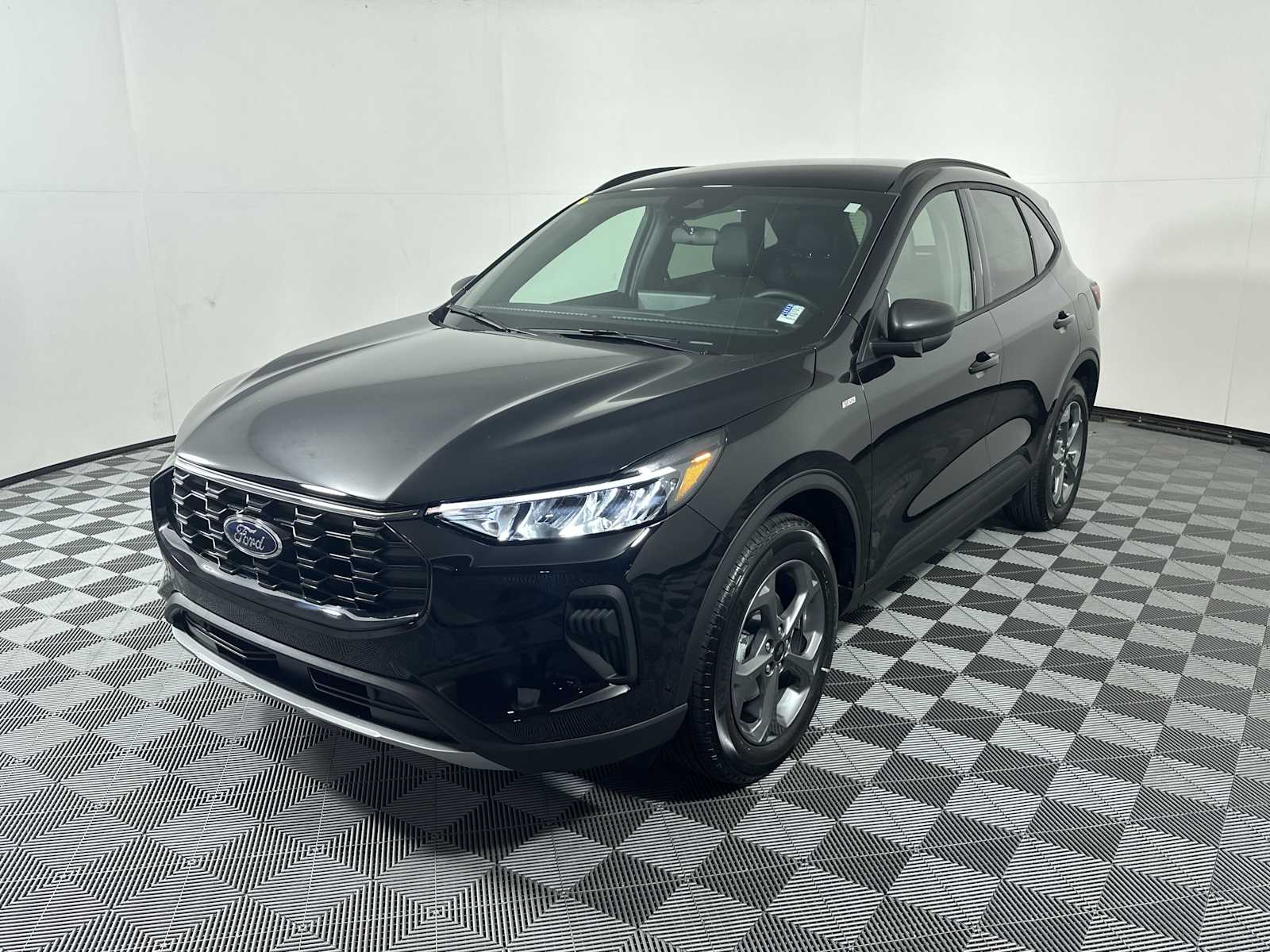 2026 Ford Escape ST-Line photo 2