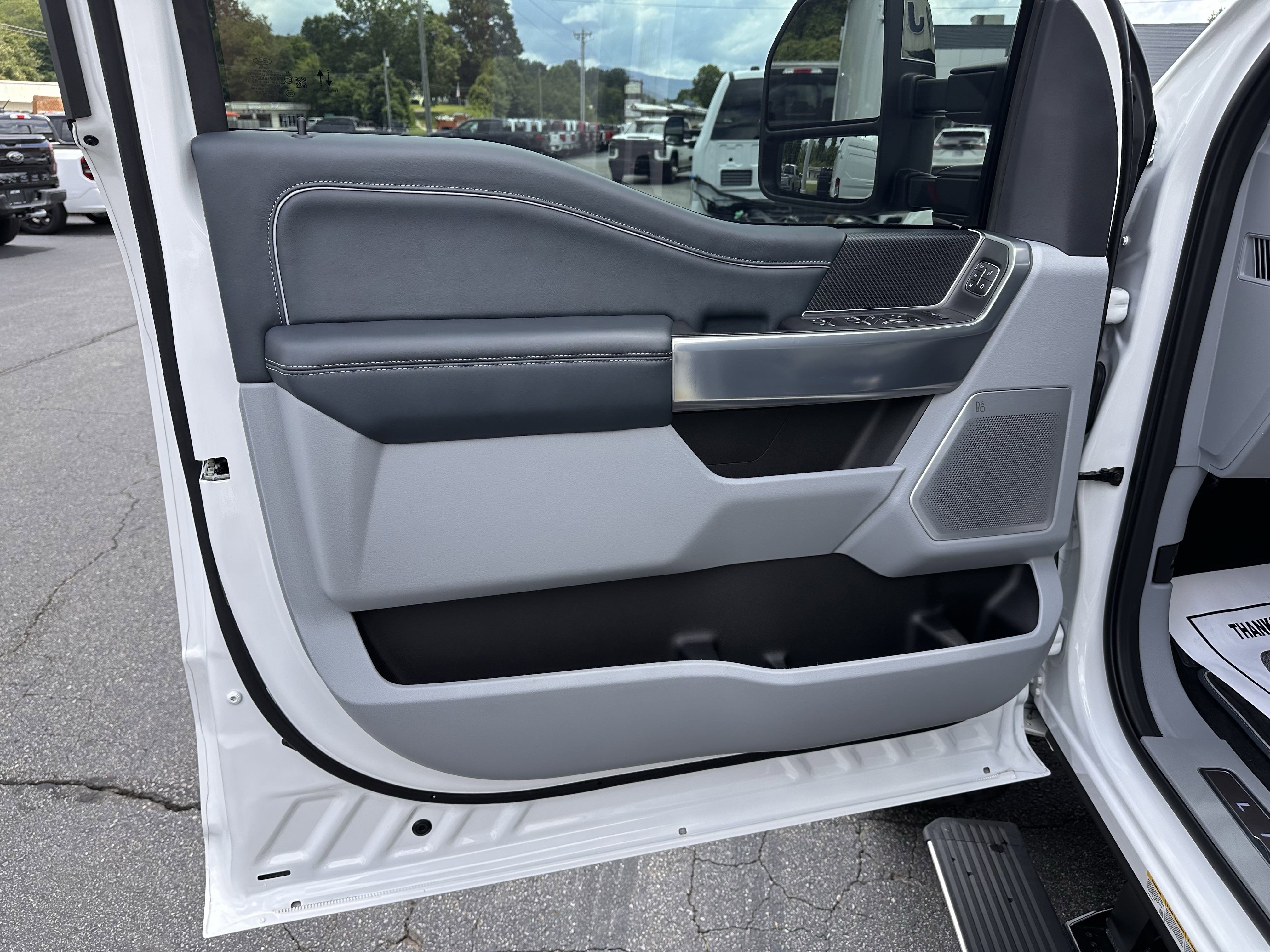 2024 Ford F-450 Limited photo 4
