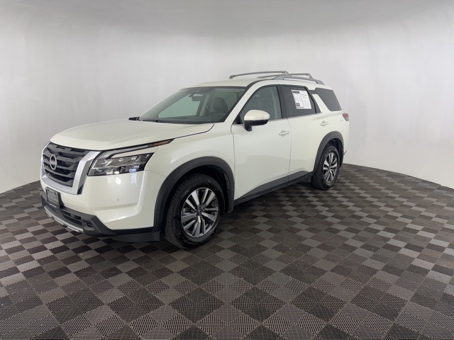 2024 Nissan Pathfinder SL photo 3