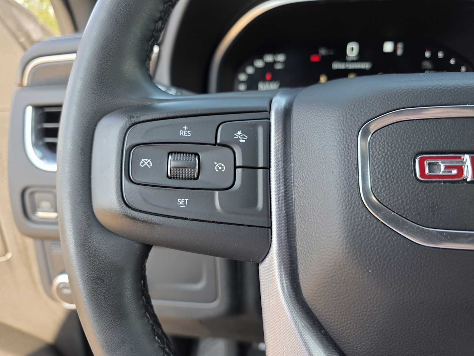 2023 Gmc Yukon SLT photo 25