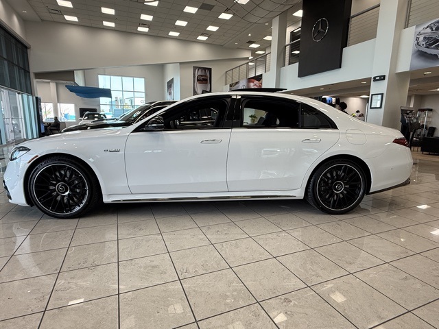 2025 Mercedes Benz S AMG 63 4MATIC photo 4