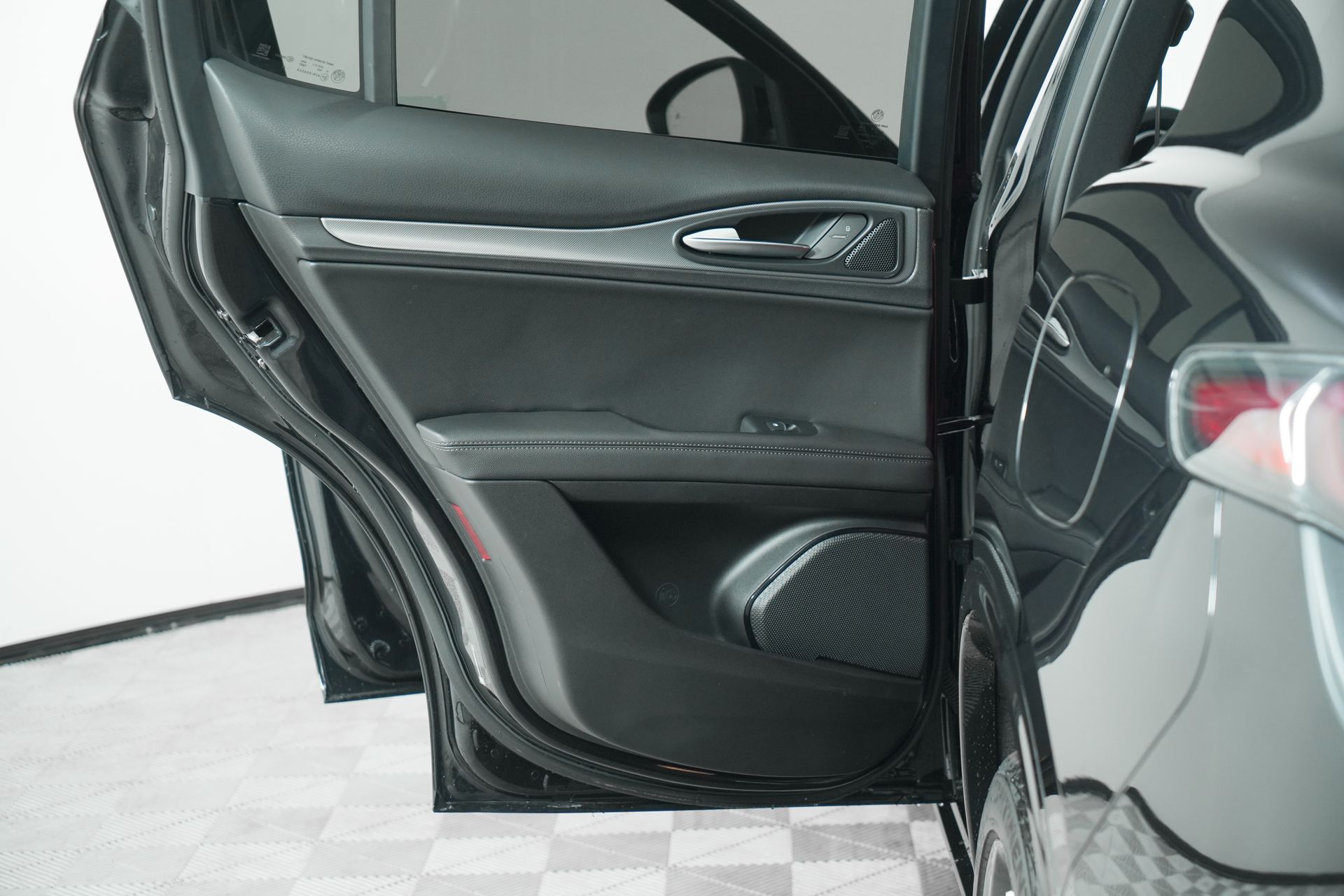 2025 Alfa Romeo Stelvio photo 14