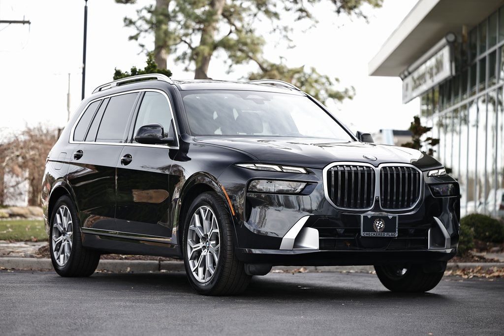 2023 BMW X7 40i's photo