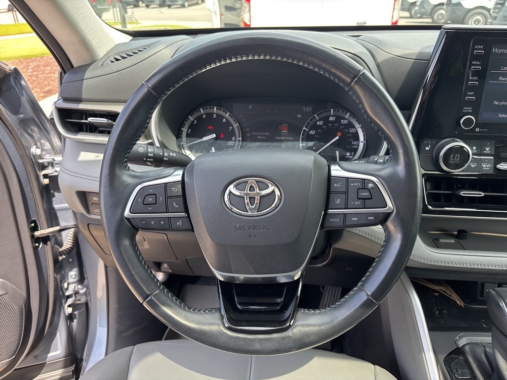 2021 Toyota Highlander XLE photo 24