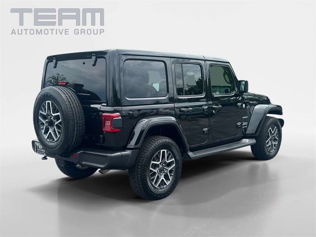 2024 Jeep Wrangler Sahara photo 7