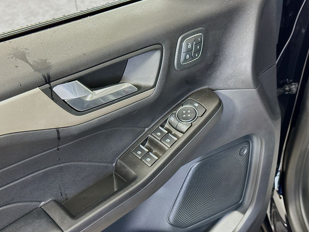 2021 Ford Escape SEL photo 17