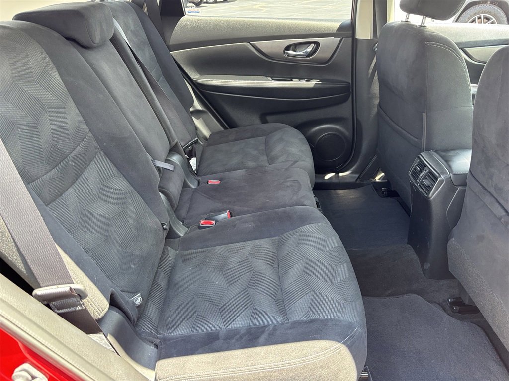 2016 Nissan Rogue SV photo 19