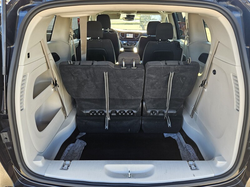 2023 Chrysler Voyager LX photo 11