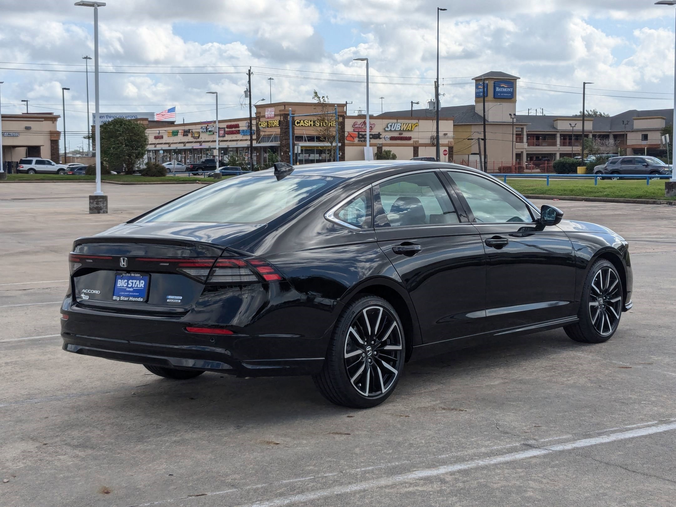 2025 Honda Accord Hybrid Touring photo 4
