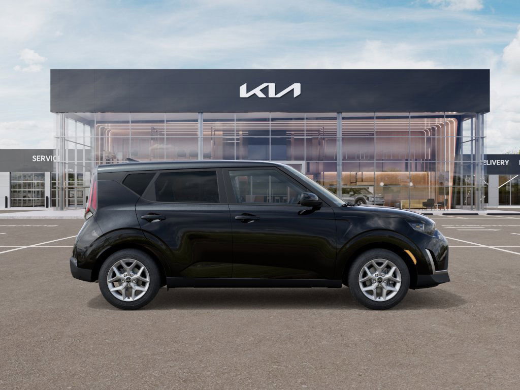 2025 Kia Soul LX photo 3