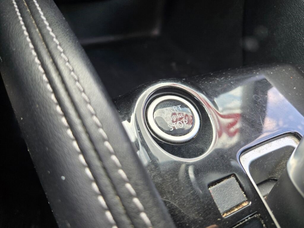 2020 Nissan Kicks SV photo 17