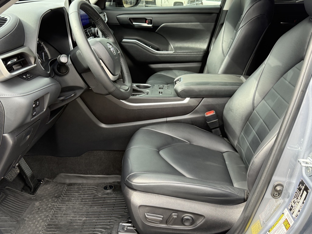 2023 Toyota Highlander XLE photo 18
