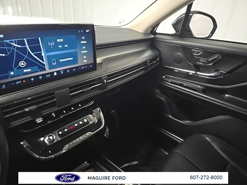 2023 Lincoln Corsair Standard photo 21