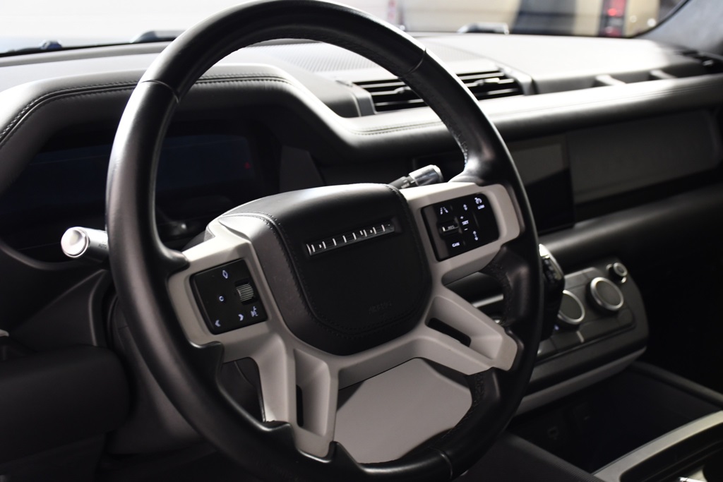 2022 Land Rover Defender 110 X-Dynamic HSE photo 13