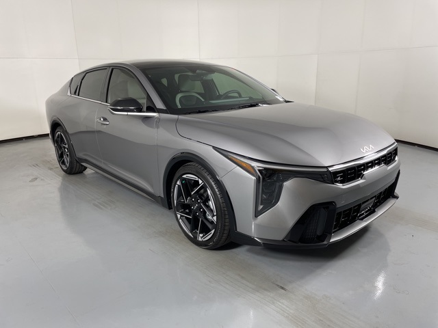 2025 Kia K4 GT-Line photo 2