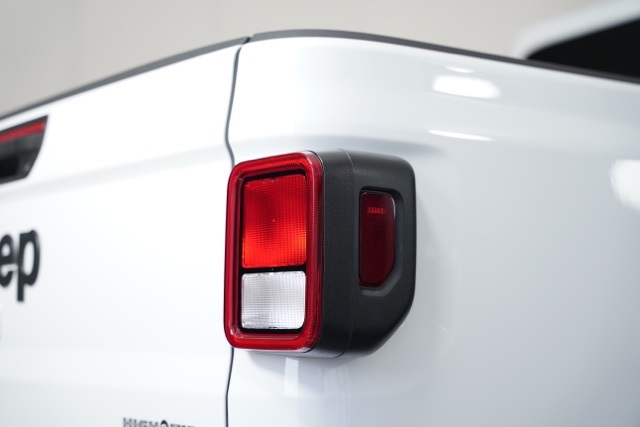2025 Jeep Gladiator Sport photo 31