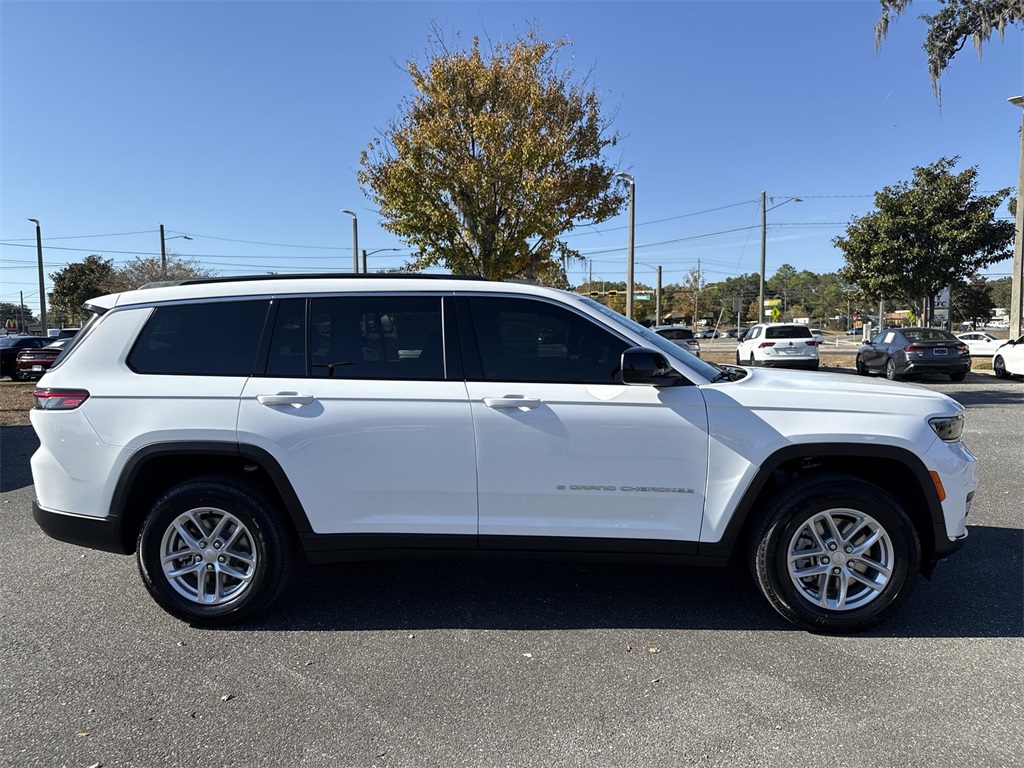 2025 Jeep Grand Cherokee Laredo photo 2