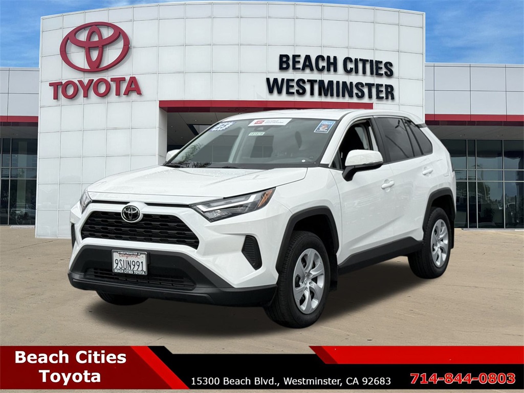 2025 Toyota RAV4 LE photo 5