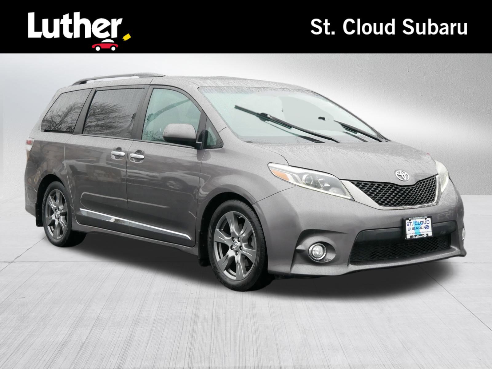 2017 Toyota Sienna SE's photo