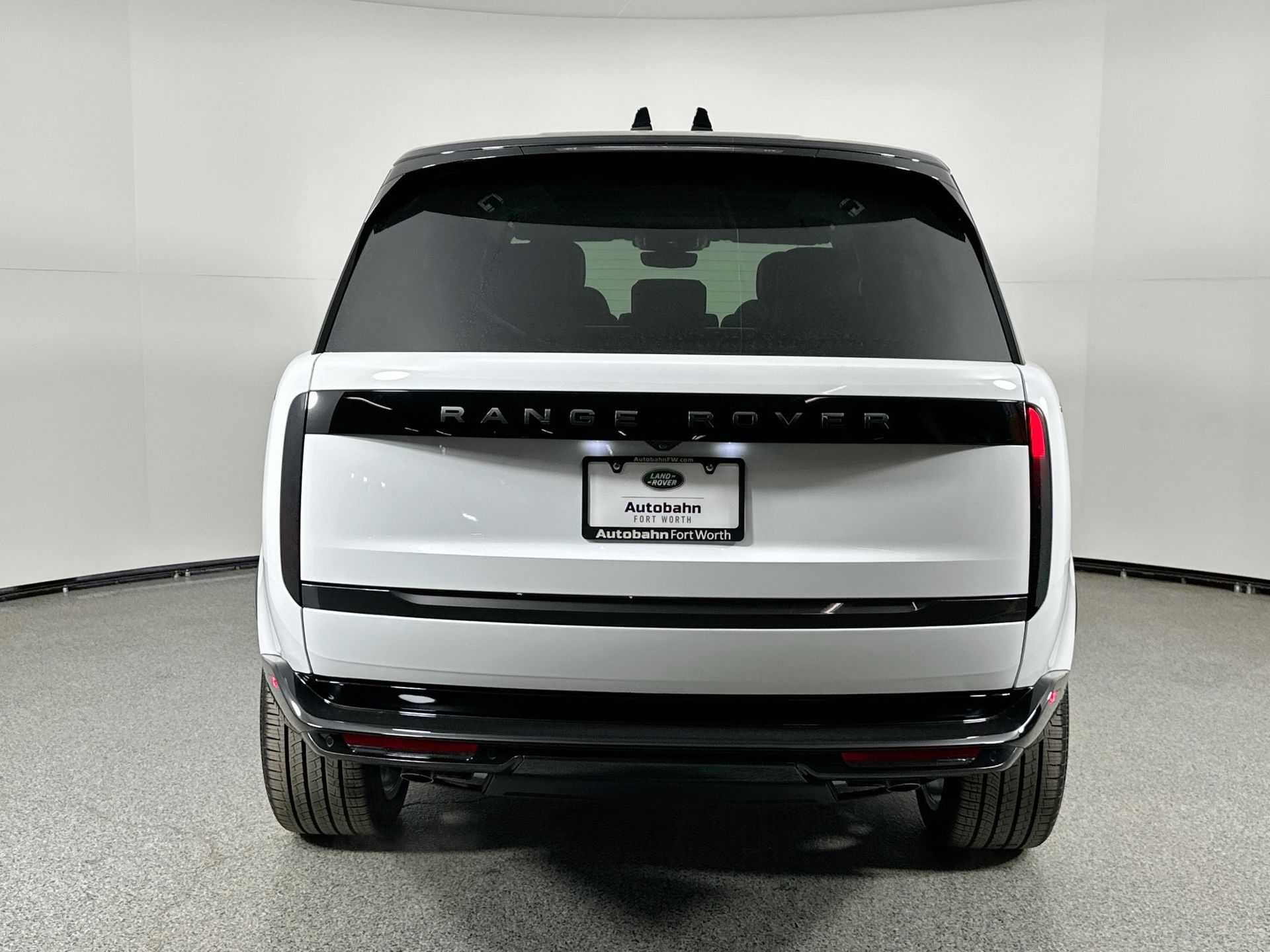2025 Land Rover Range Rover SE photo 2