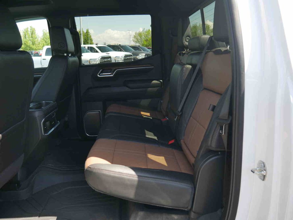 2024 Chevrolet Silverado 1500 High Country photo 11