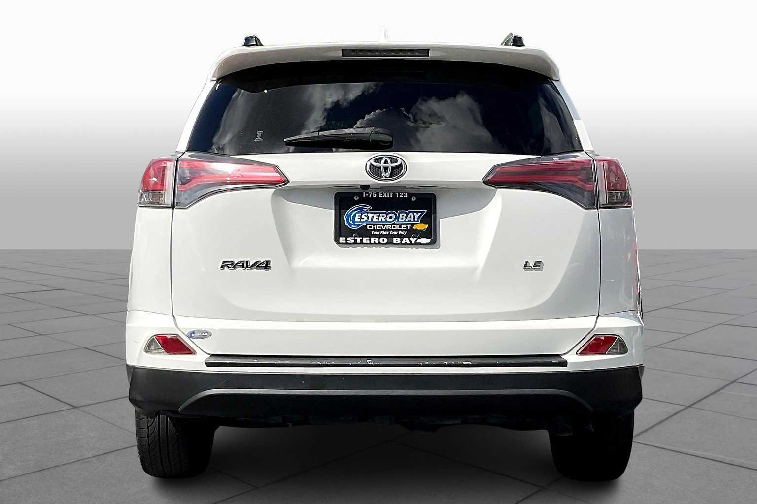 2018 Toyota RAV4 LE photo 4