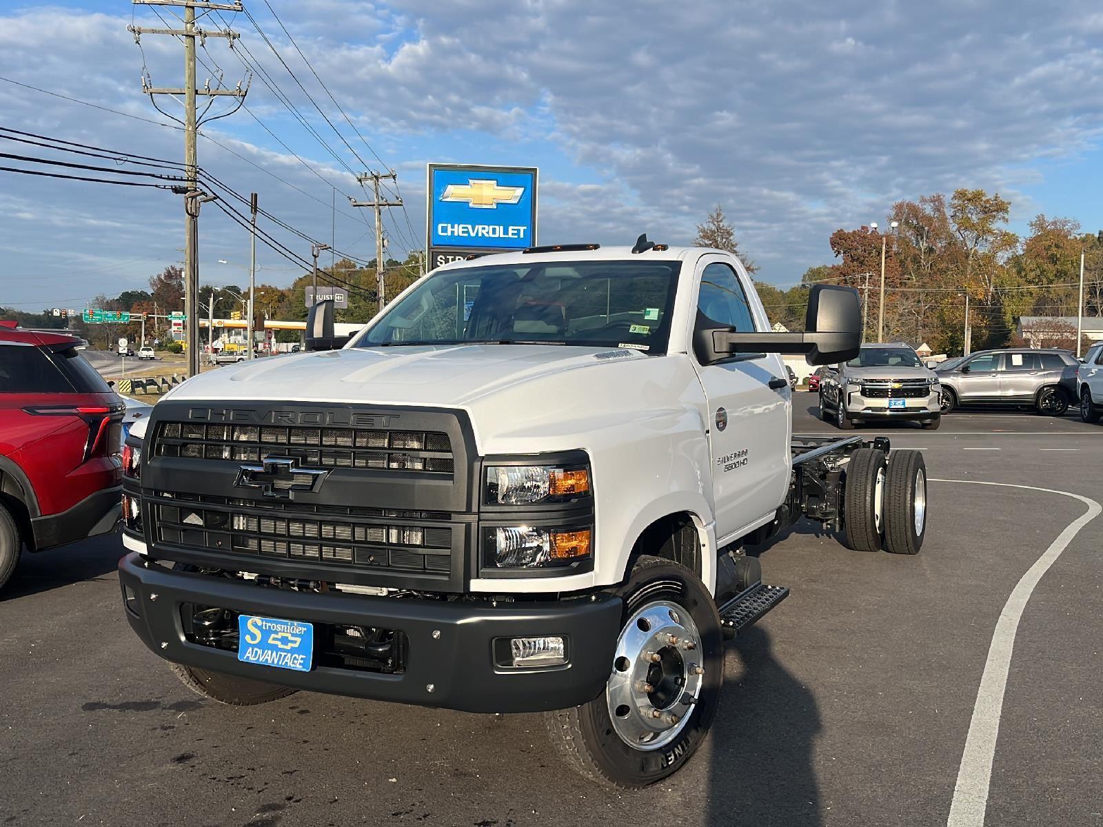 2023 Chevrolet Silverado 4500 Medium Duty Chassis Cab Work Truck's photo