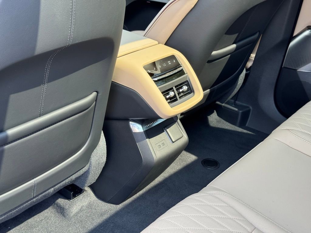 2025 Cadillac Lyriq Luxury photo 23