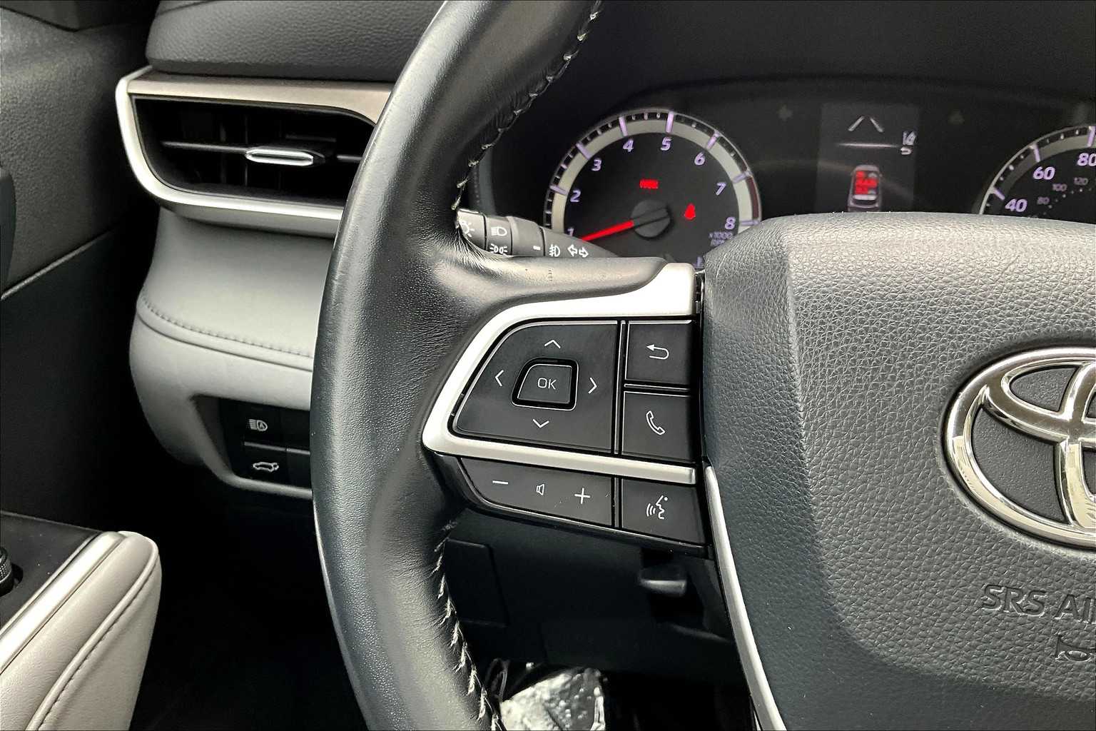 2022 Toyota Highlander LE photo 21
