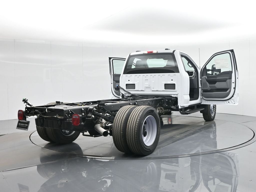 2024 Ford F-600 photo 17