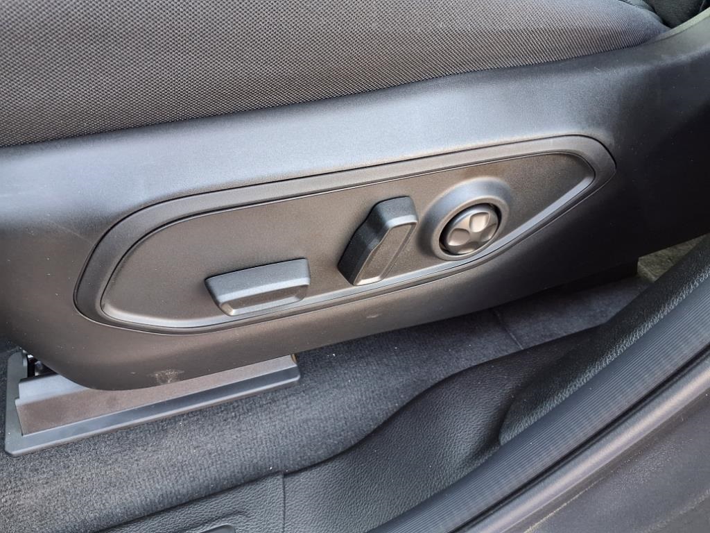 2025 Jeep Grand Cherokee Laredo Altitude photo 11