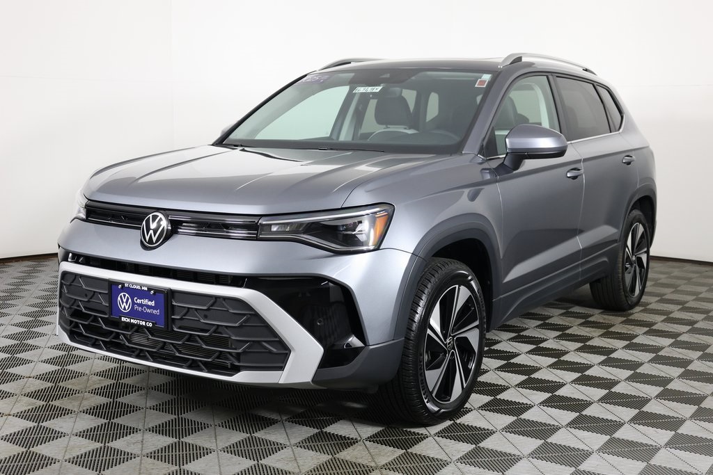 2025 Volkswagen Taos SE photo 2