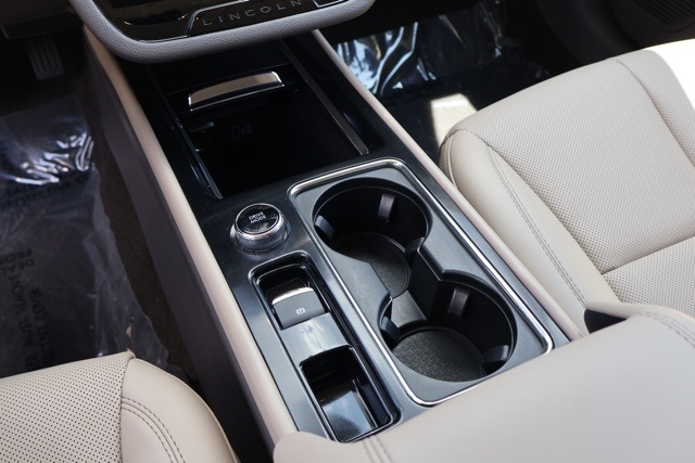 2022 Lincoln Corsair Standard photo 23