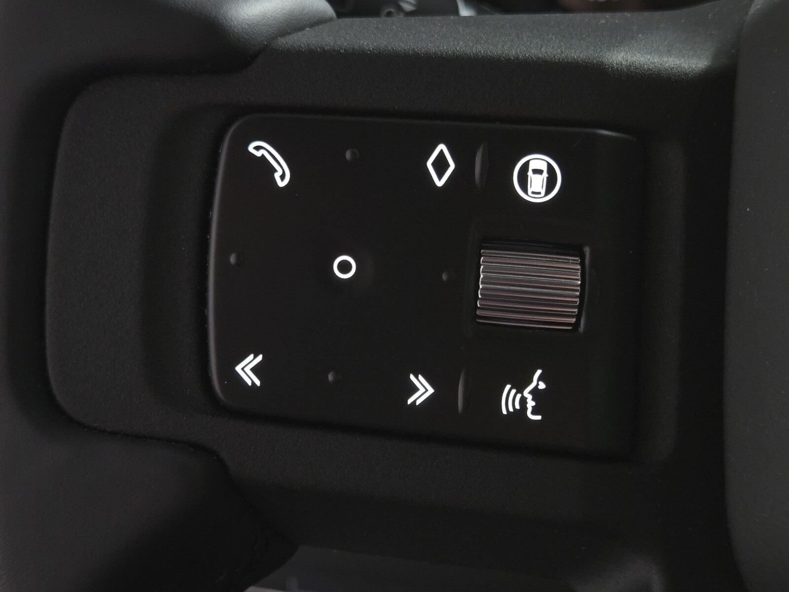 2025 Land Rover Defender 110 photo 23